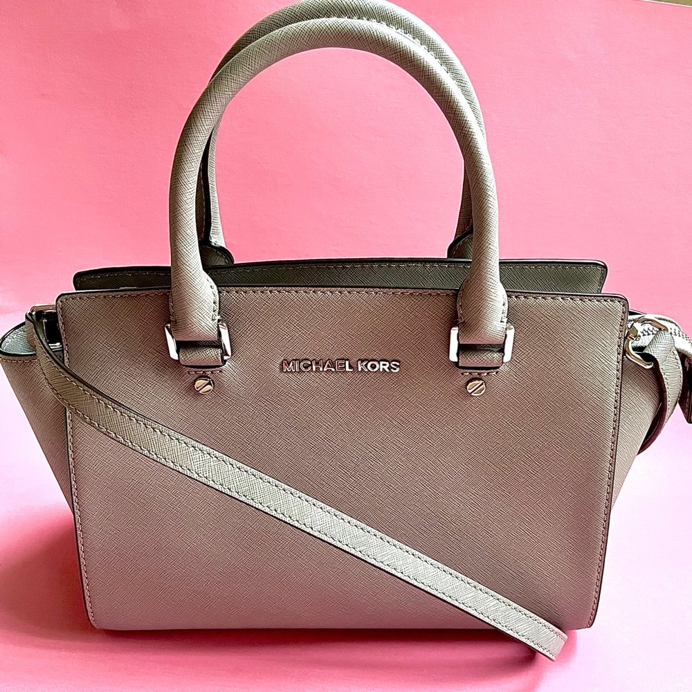 Light Grey Michael Kors Medium sized Top Handle Handbag